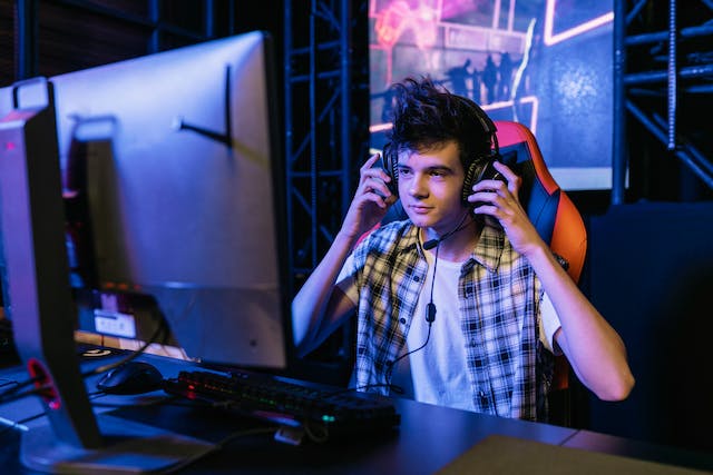 League of Legends player taking an online coaching service